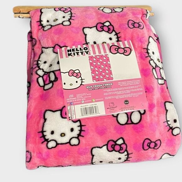 Hello Kitty 'Hearts All Over' 50x70" Silk Touch Plush Throw Blanket (b) HTF - Picture 3 of 7